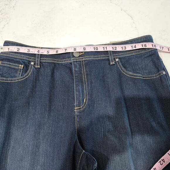 Women's NWT Chico's Short 1.5 Jeans - Picture 6 of 10
